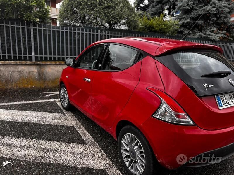 Usata Lancia Ypsilon 69 CV (50 kW) 2012 Rosso Utilitaria