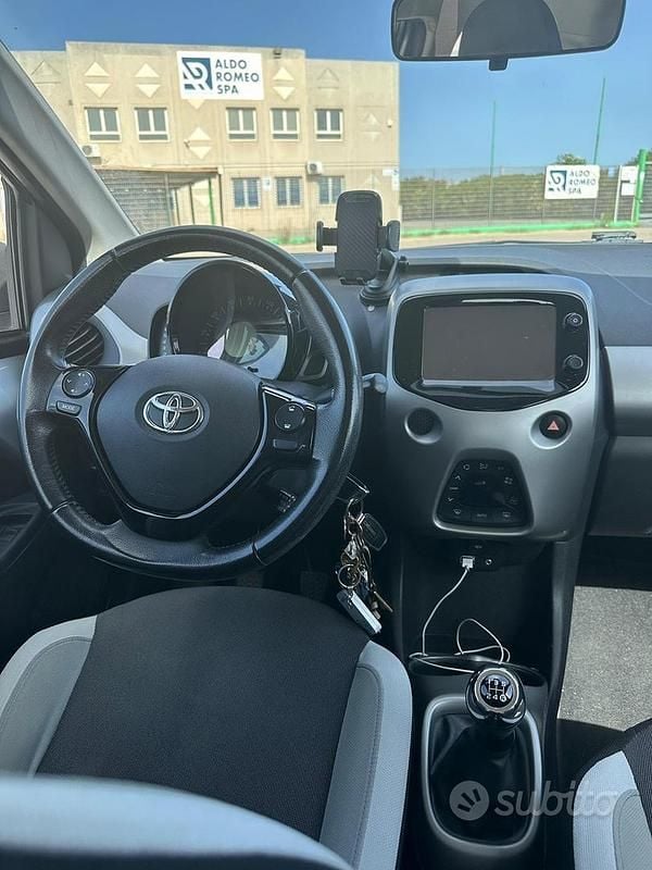 Usata Toyota Aygo 69 CV (50 kW) 2017 Grigio Utilitaria