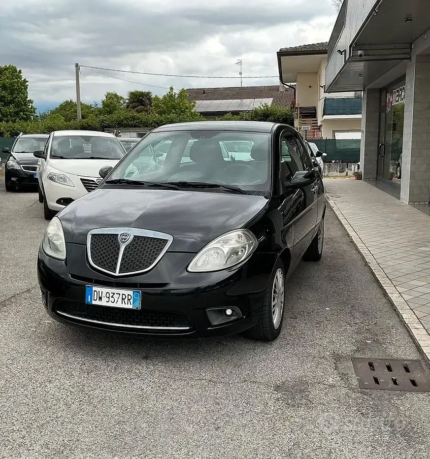 Usata Lancia Ypsilon 77 CV (56 kW) 2009 Nero Utilitaria