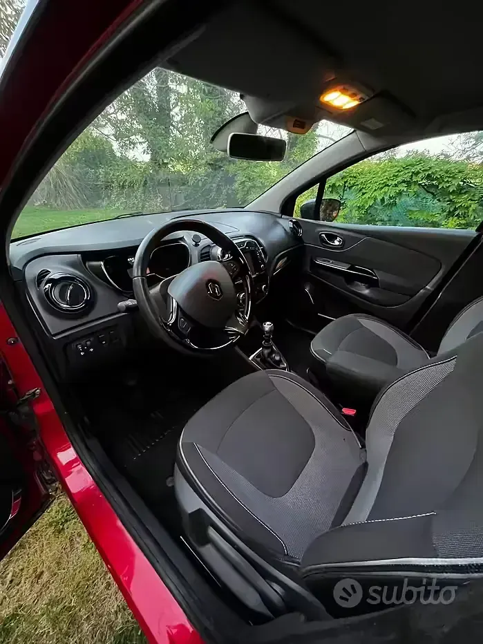 Usata Renault Captur Intens 110 CV (80 kW) 2016 Rosso SUV