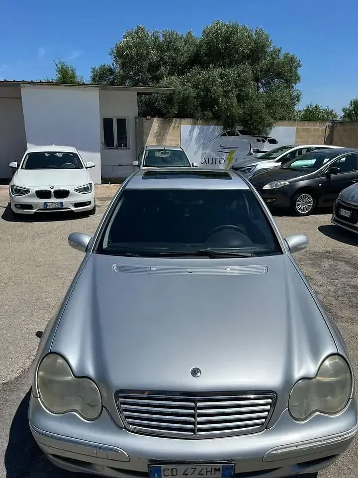 Usata Mercedes C220 Elegance 143 CV (105 kW) 2002 Argento Berlina