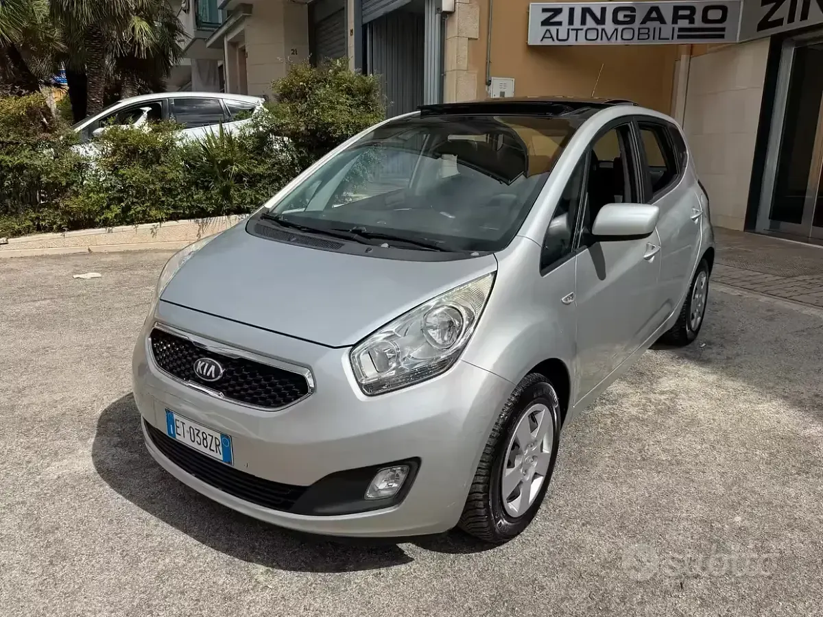 Usata Kia Venga 90 CV (66 kW) 2014 Grigio Utilitaria