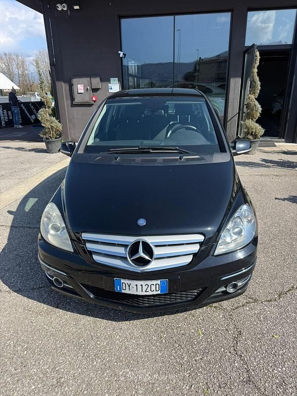 Usata Mercedes B200 140 CV (102 kW) 2009 Nero Monovolume