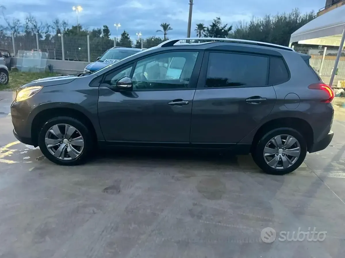 Usata Peugeot 2008 Allure 82 CV (60 kW) 2017 Grigio SUV