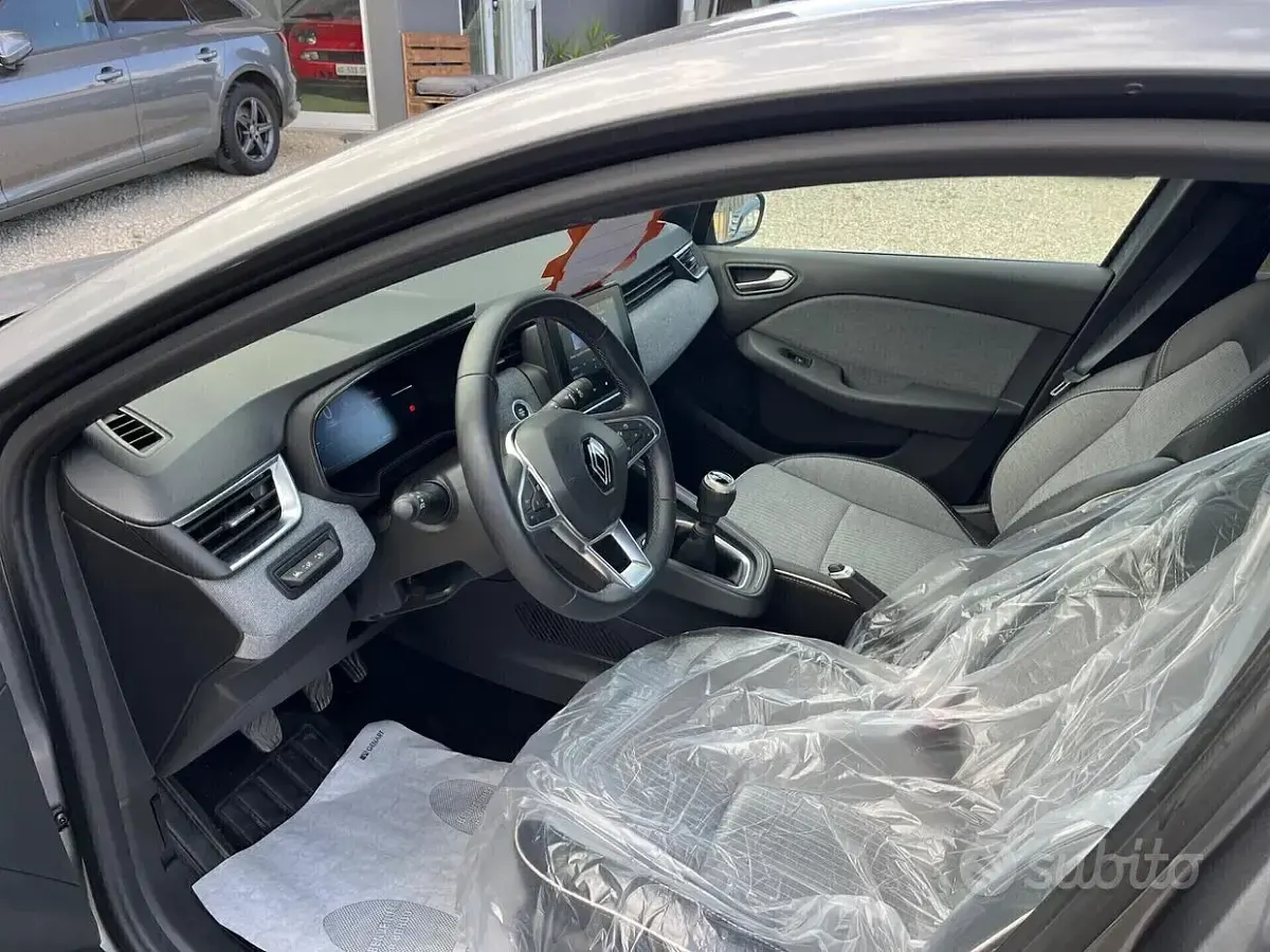 Usata Renault Clio V Techno 91 CV (66 kW) 2025 Grigio Berlina