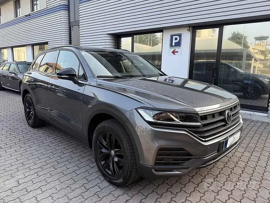 Usado VW Touareg Style 231 HP (169 kW) 2019 Cinzento SUV