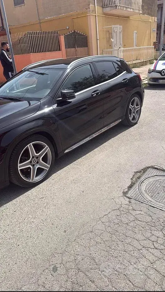 Usata Mercedes GLA200 136 CV (100 kW) 2018 Nero SUV