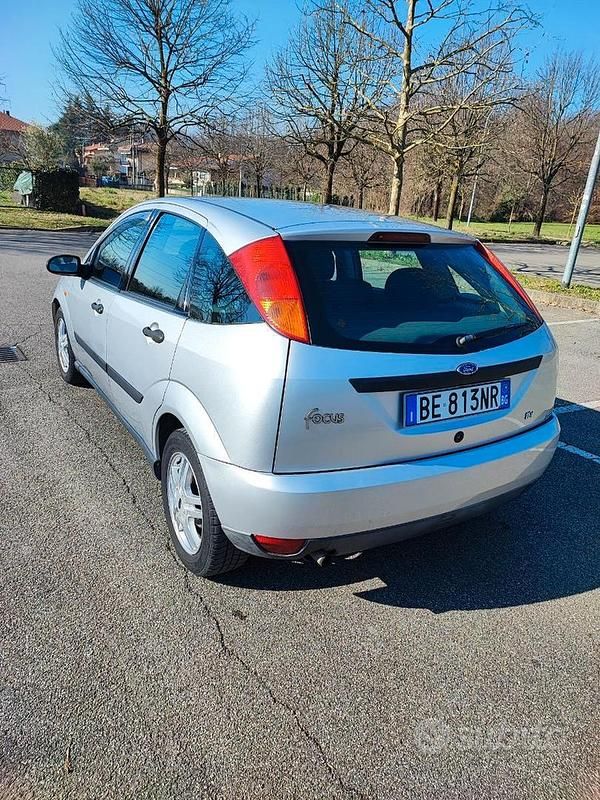 Usata Ford Focus 100 CV (73 kW) 1999 Grigio Berlina