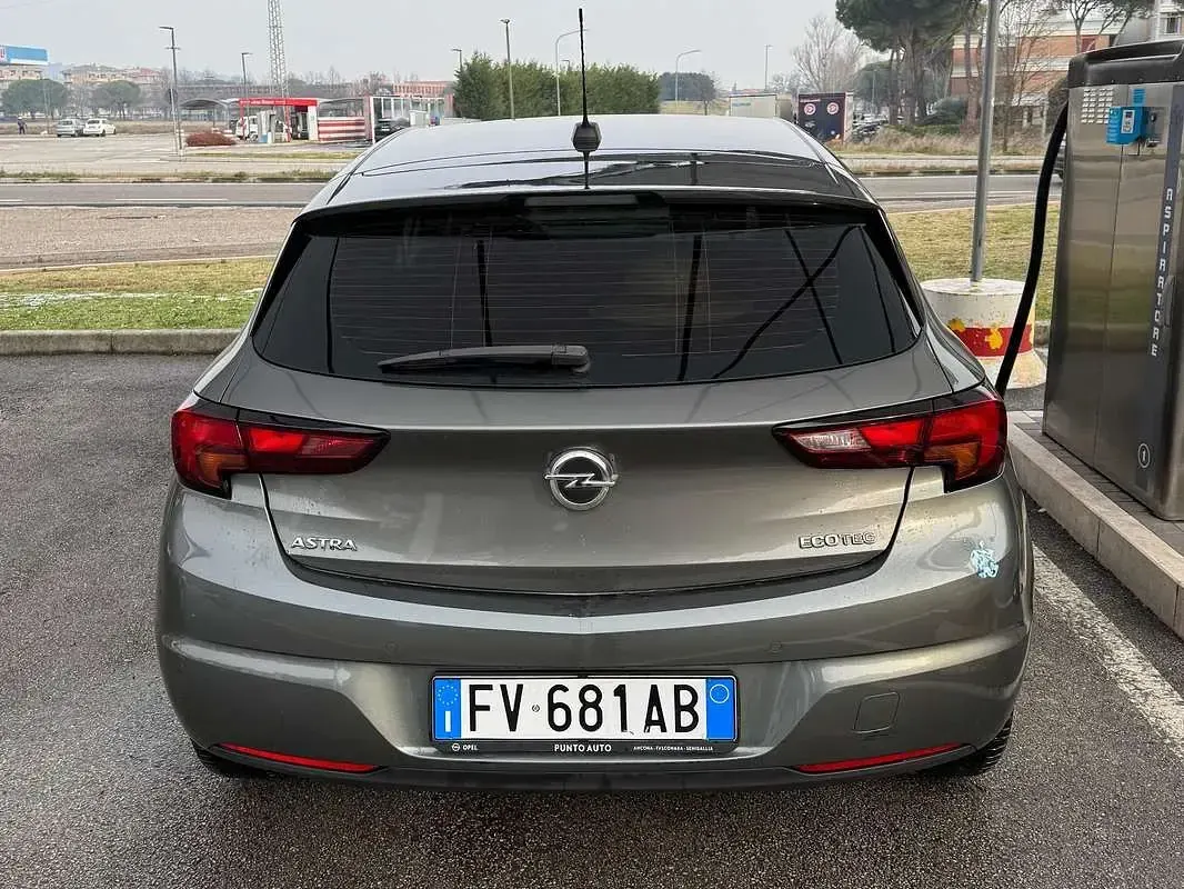 Begagnad Opel Astra Innovation 110 HK (80 kW) 2019 Grå Sedan