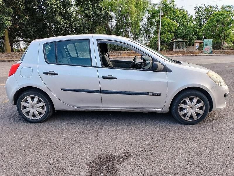 Usata Renault Clio III 85 CV (62 kW) 2006 Grigio Berlina