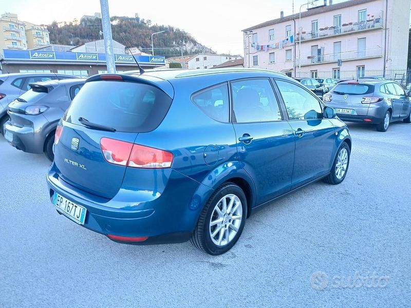 Usata Seat Altea XL Style 105 CV (77 kW) 2013 Blu Monovolume