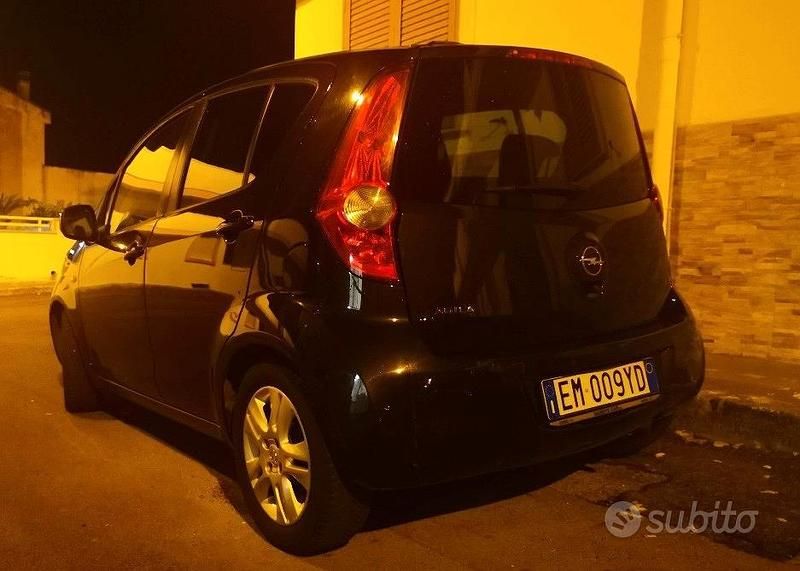 Usata Opel Agila 94 CV (69 kW) 2012 Nero Utilitaria