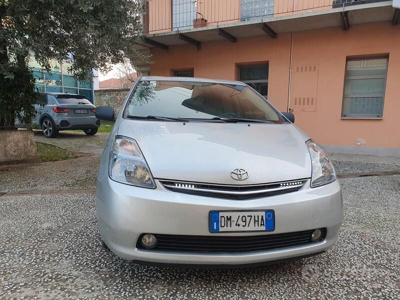 Grigio Usata 2008 Toyota Prius Due volumi | 3900 € - Immagine 1/4