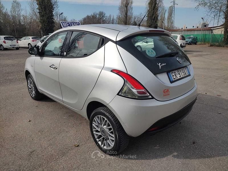 Usata Lancia Ypsilon 85 CV (62 kW) 2013 Argento Utilitaria