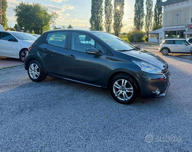 Usata Peugeot 208 Access 82 CV (60 kW) 2013 Grigio Utilitaria