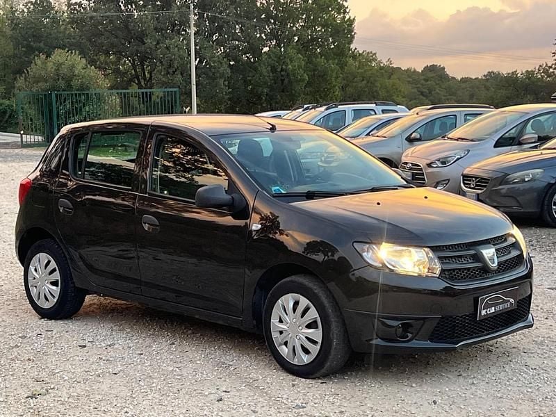 Usata Dacia Sandero Lauréate 75 CV (55 kW) 2013 Nero Utilitaria