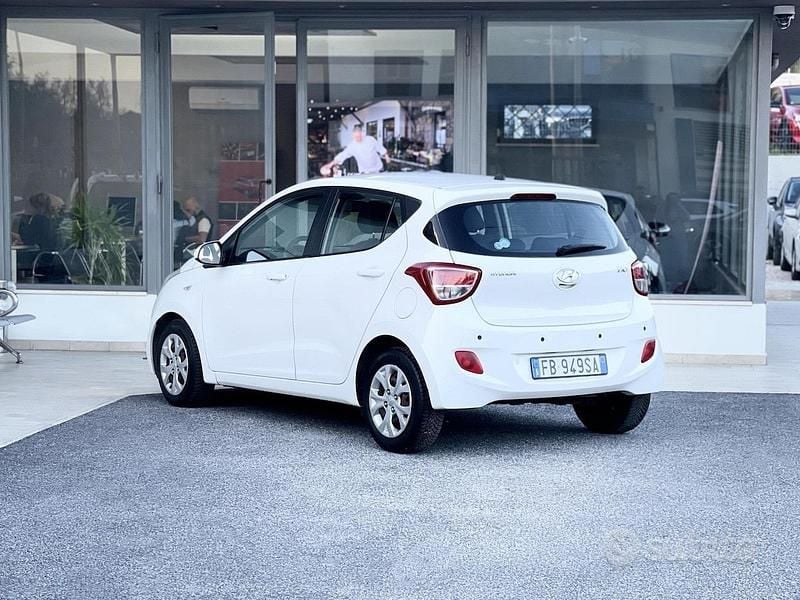 Usata Hyundai i10 67 CV (49 kW) 2016 Bianco Utilitaria