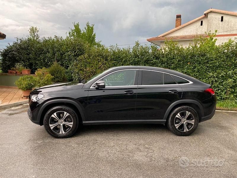 Usata Mercedes GLE300 272 CV (200 kW) 2023 Nero pastello Coupé