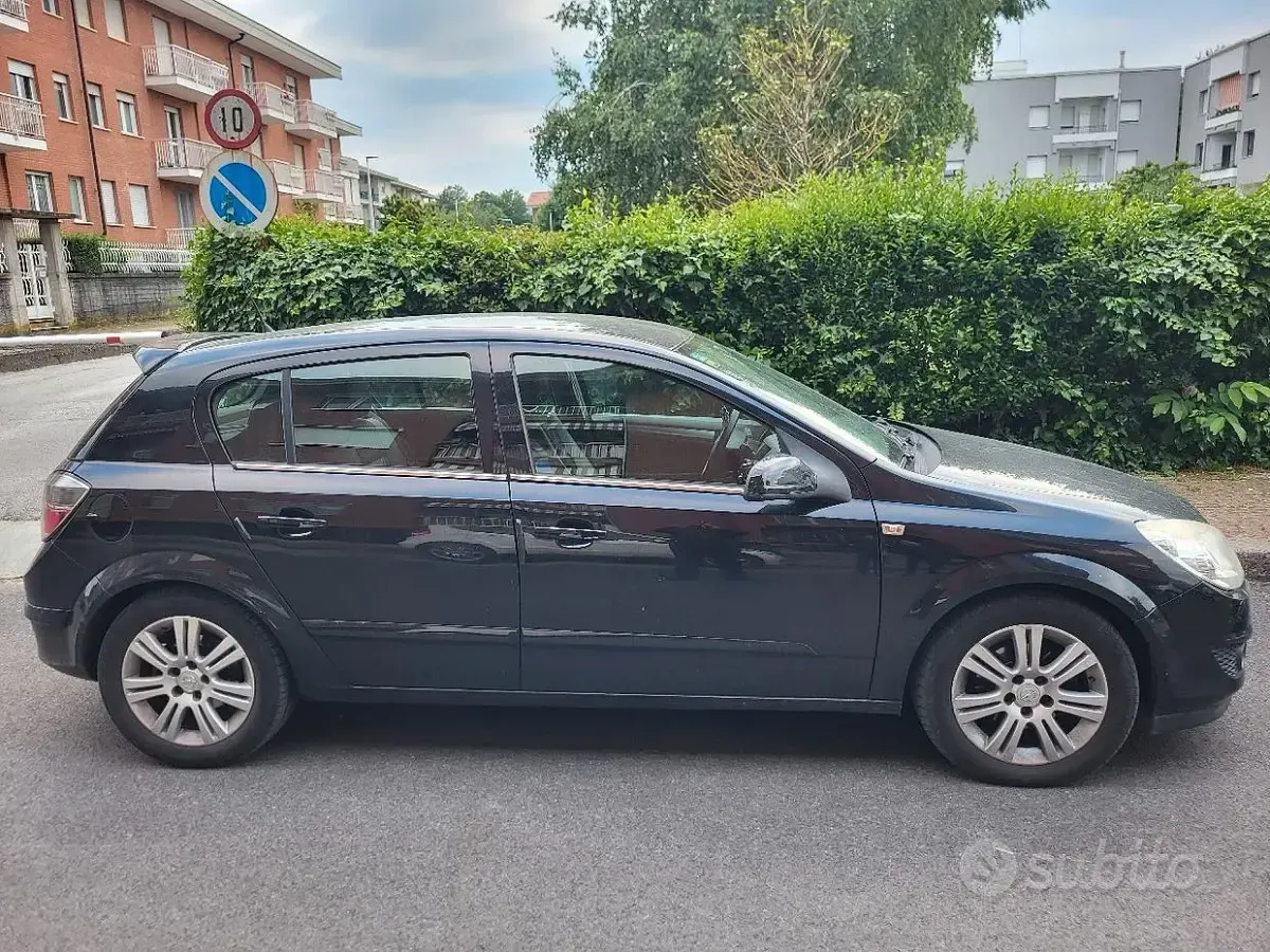 Usata Opel Astra Sport 60 CV (44 kW) 2008 Blu Berlina