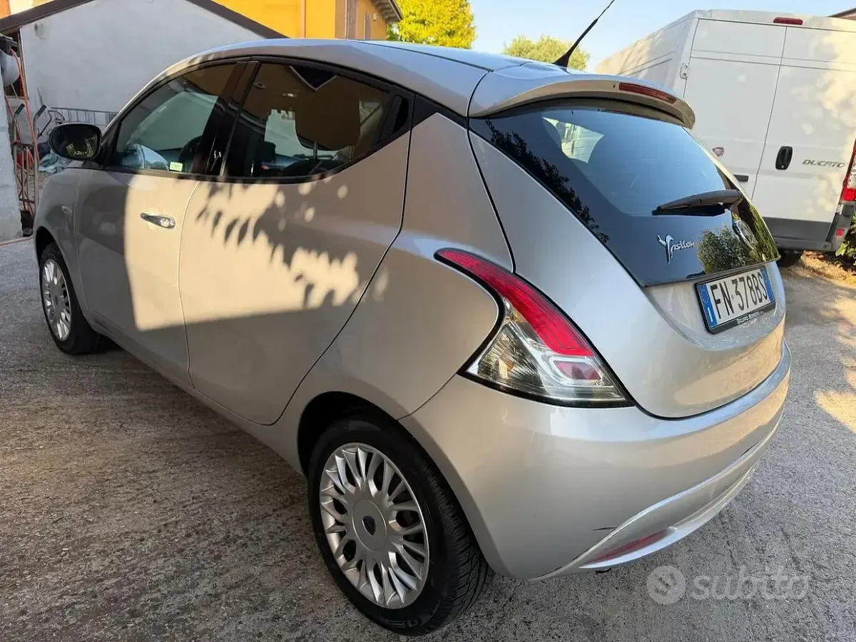 Usata Lancia Ypsilon 69 CV (50 kW) 2018 Grigio Utilitaria