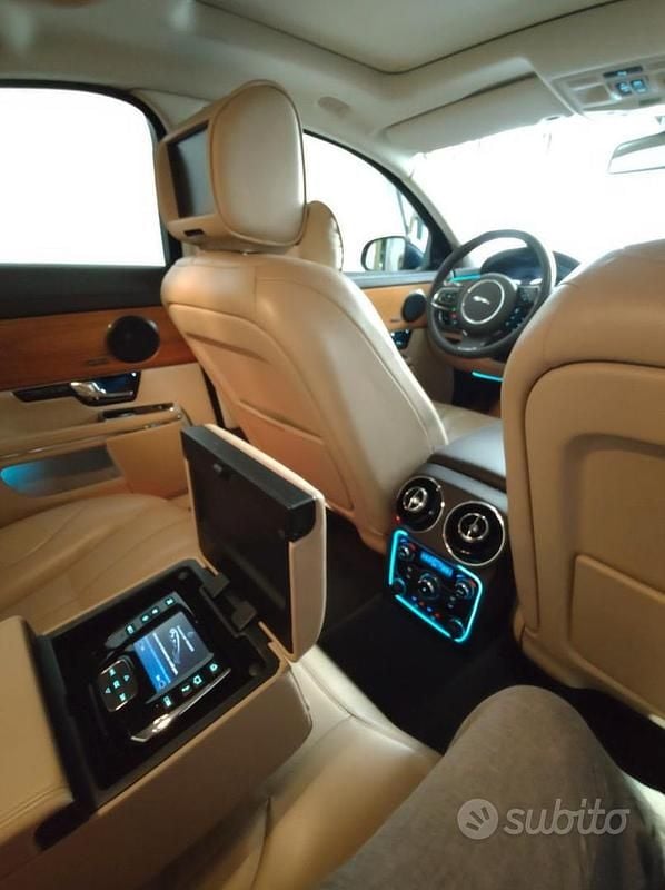 Usata Jaguar XJ Premium Luxury 275 CV (202 kW) 2012 Blu/azzurro Berlina