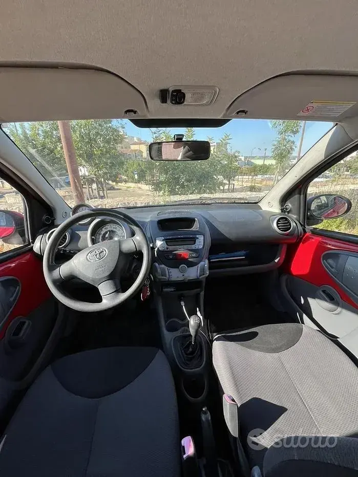 Usata Toyota Aygo 68 CV (50 kW) 2007 Rosso Utilitaria