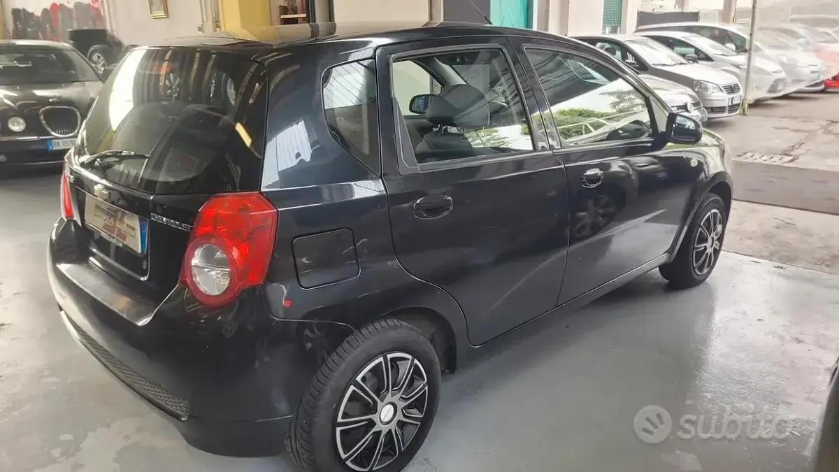 Usata Chevrolet Aveo 84 CV (61 kW) 2011 Grigio Berlina