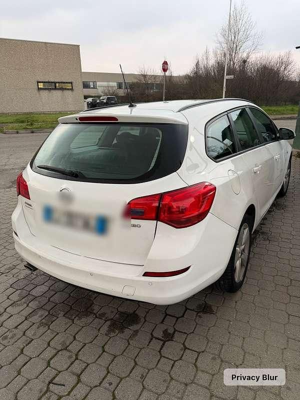 Usata Opel Astra Cosmo 140 CV (102 kW) 2011 Station wagon