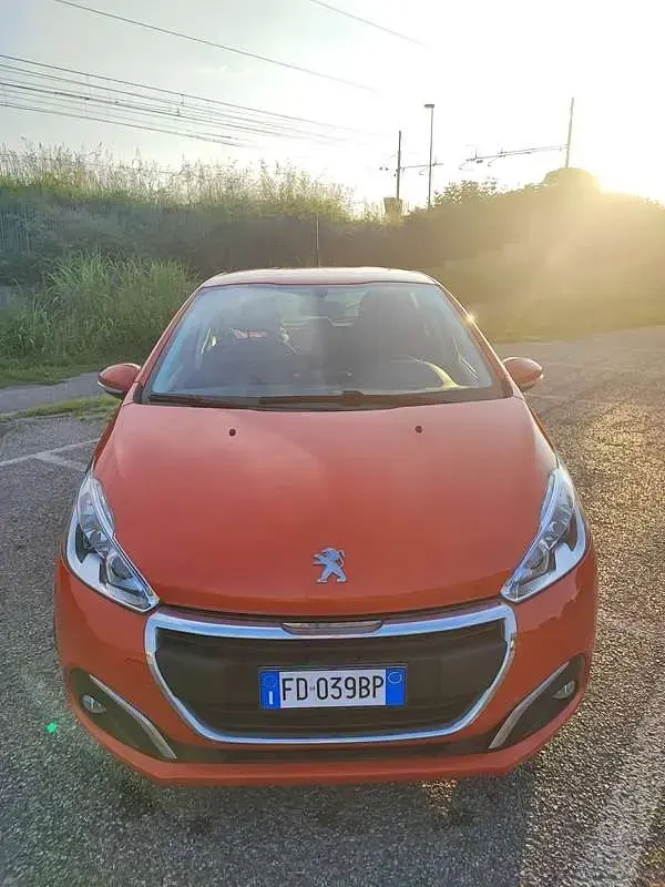 Usata Peugeot 208 Active 75 CV (55 kW) 2016 Rosso Utilitaria