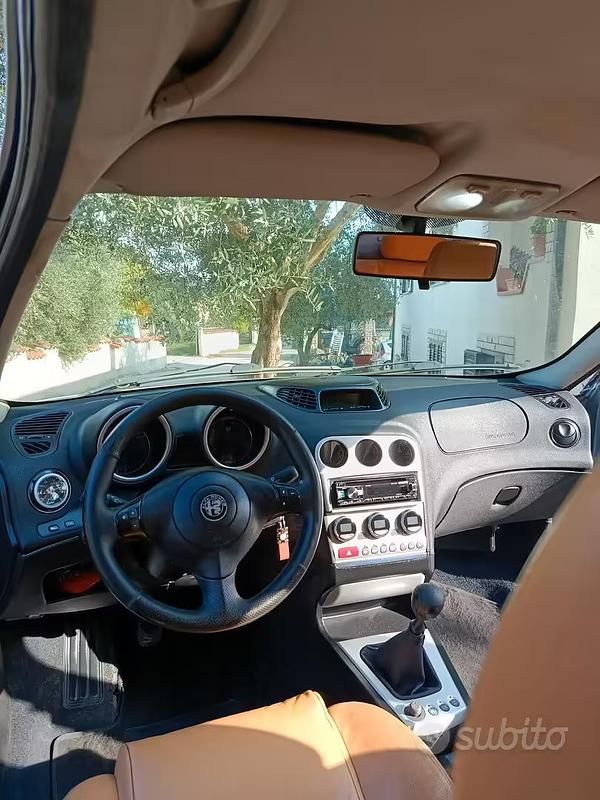 Usata Alfa Romeo 156 115 CV (84 kW) 2004 Grigio Berlina