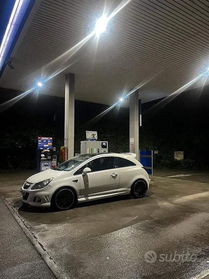 Usata Opel Corsa OPC 192 CV (141 kW) 2010 Utilitaria