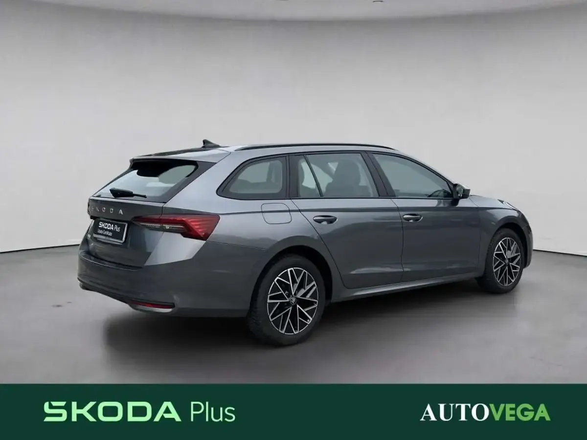 Usata Skoda Octavia Executive 150 CV (110 kW) 2025 Grigio pastello Station wagon
