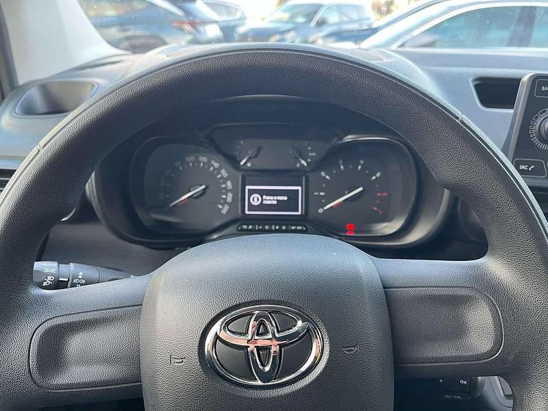 Usata Toyota Proace City City 101 CV (74 kW) 2022 Rosso Monovolume