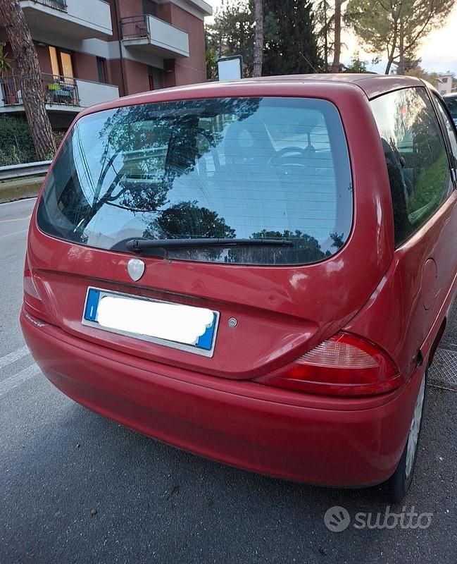 Usata Lancia Ypsilon 60 CV (44 kW) 2002 Rosso Utilitaria