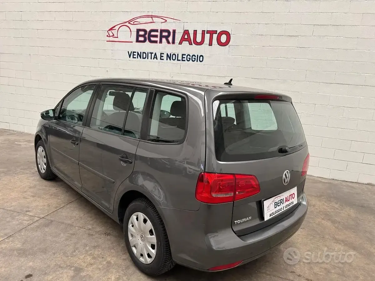 Usata VW Touran 105 CV (77 kW) 2011 Grigio Monovolume