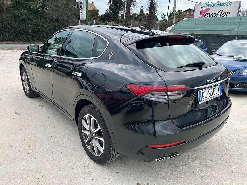 Begagnad Maserati Levante GT 330 HK (242 kW) 2022 Svart SUV