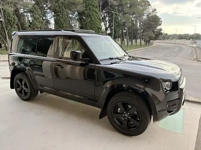 Usata Land Rover Defender HSE Dynamic 249 CV (183 kW) 2024 Nero SUV