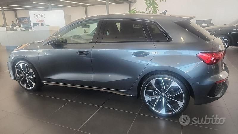 Grigio Usata 2024 Audi A3 S-Line Tre volumi | 38.000 € - Immagine 1/4