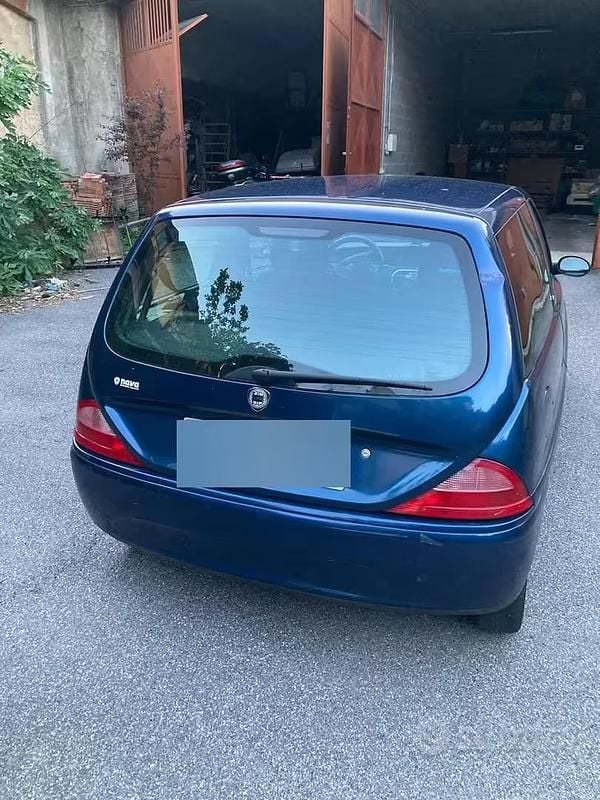 Usata Lancia Ypsilon 80 CV (58 kW) 2002 Blu Utilitaria
