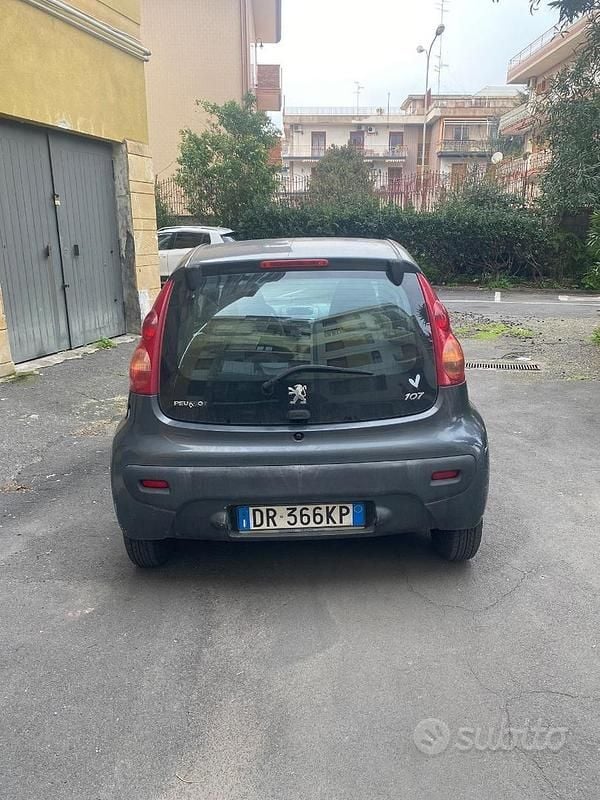 Usata Peugeot 107 68 CV (50 kW) 2008 Grigio Utilitaria
