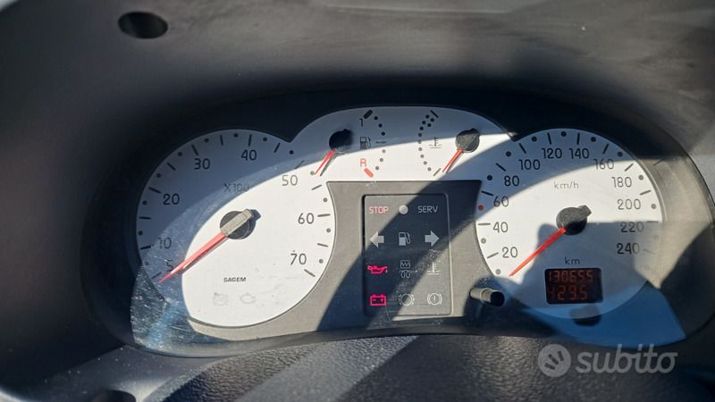 Usata Renault Clio II 58 CV (42 kW) 2000 Grigio Utilitaria