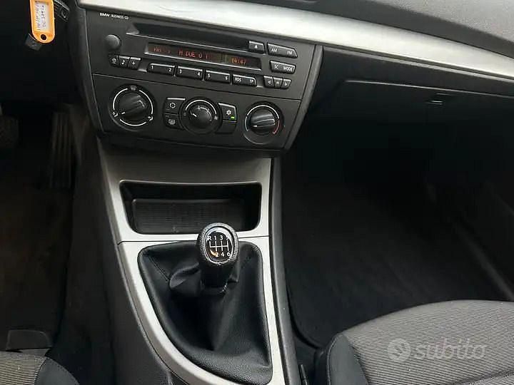 Usata BMW 118 122 CV (89 kW) 2006 Grigio Utilitaria