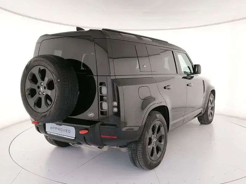 Käytetty Land Rover Defender 404 HP (297 kW) 2022 Musta Katumaasturi