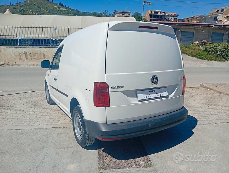 Usata VW Caddy Trendline 102 CV (75 kW) 2016 Bianco Monovolume