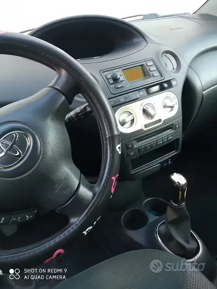 Usata Toyota Yaris 75 CV (55 kW) 2005 Grigio Berlina