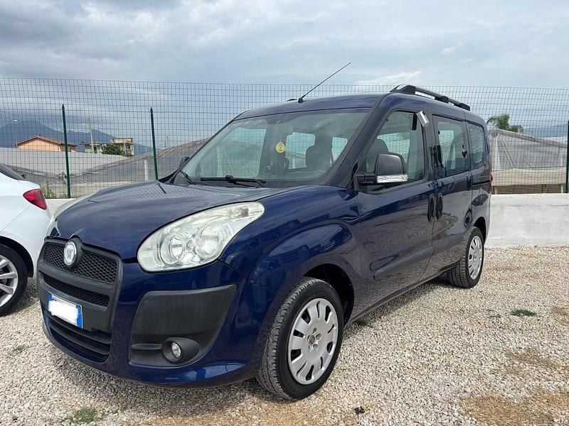 Usata Fiat Doblò 120 CV (88 kW) 2013 Blu Monovolume