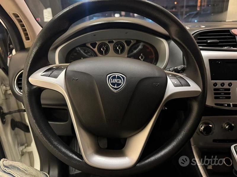 Usata Lancia Delta Gold 120 CV (88 kW) 2011 Bianco Utilitaria