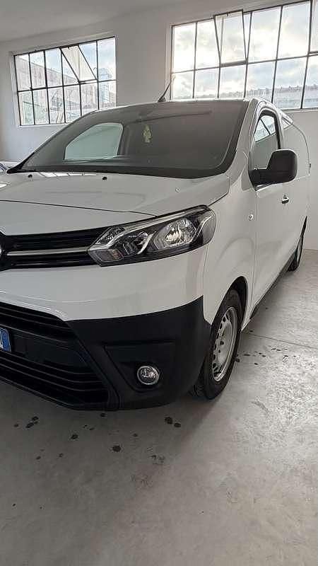 Usata Toyota Proace 120 CV (88 kW) 2024 Bianco Monovolume