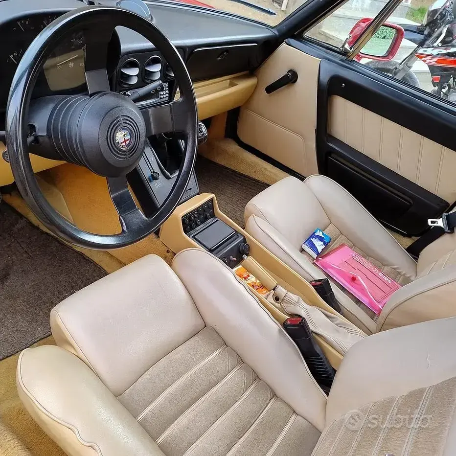 Usata Alfa Romeo Spider 122 CV (89 kW) 1991 Rosso Cabrio