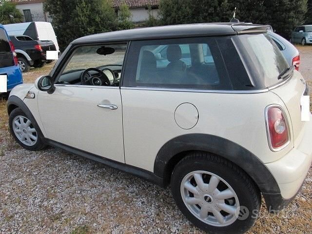 Begagnad Mini ONE 75 HK (55 kW) 2010 Beige Halvkombi